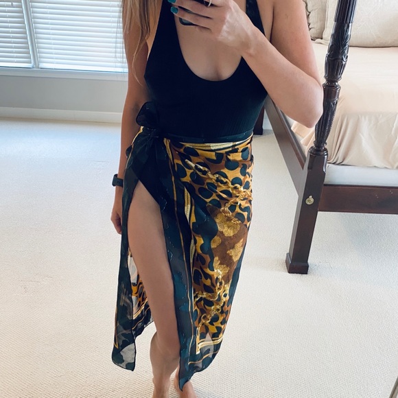 Vintage Animal Print and Chain Sheer Scarf - Picture 4 of 8